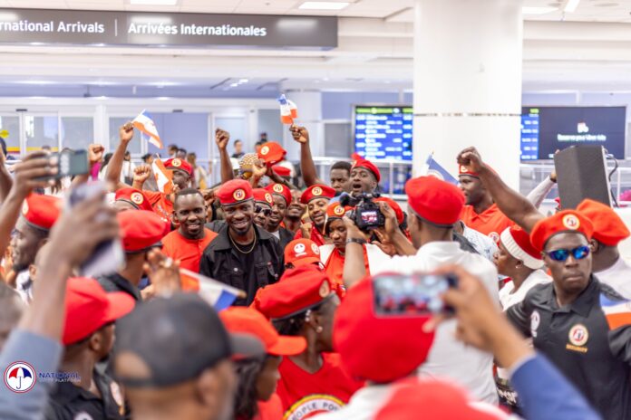 His Excellecy Robert Kyaguranyi AKA Bob-Wine with his Wife Babi Kyaguranyi Earier today being welcomed with grate happiness of NUP Ugandan supporters residing in Canada